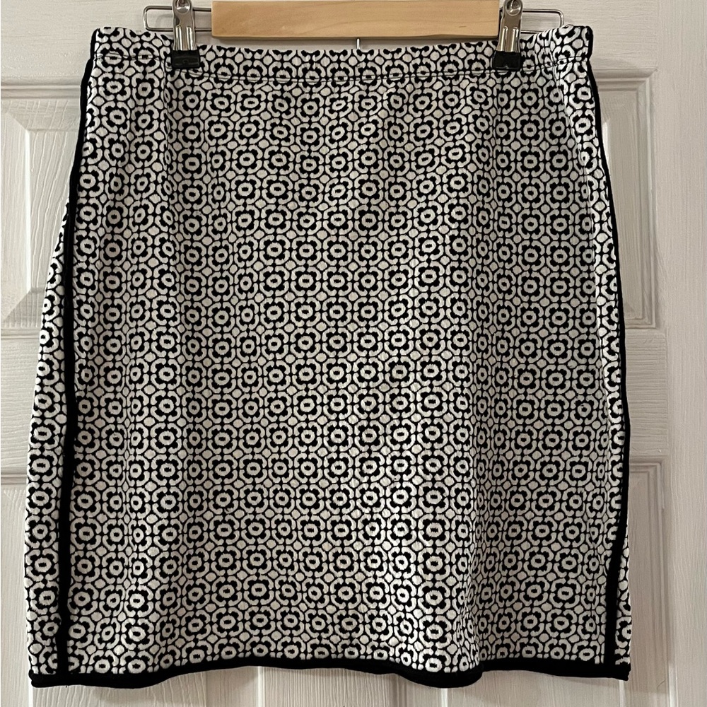 Max Studio Black and White Geometric Skirt Sz Large